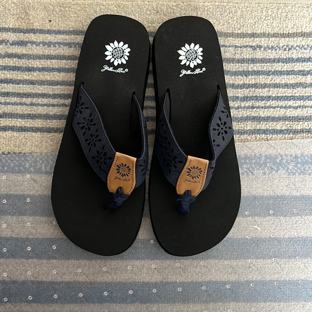 Yellow box flips flops